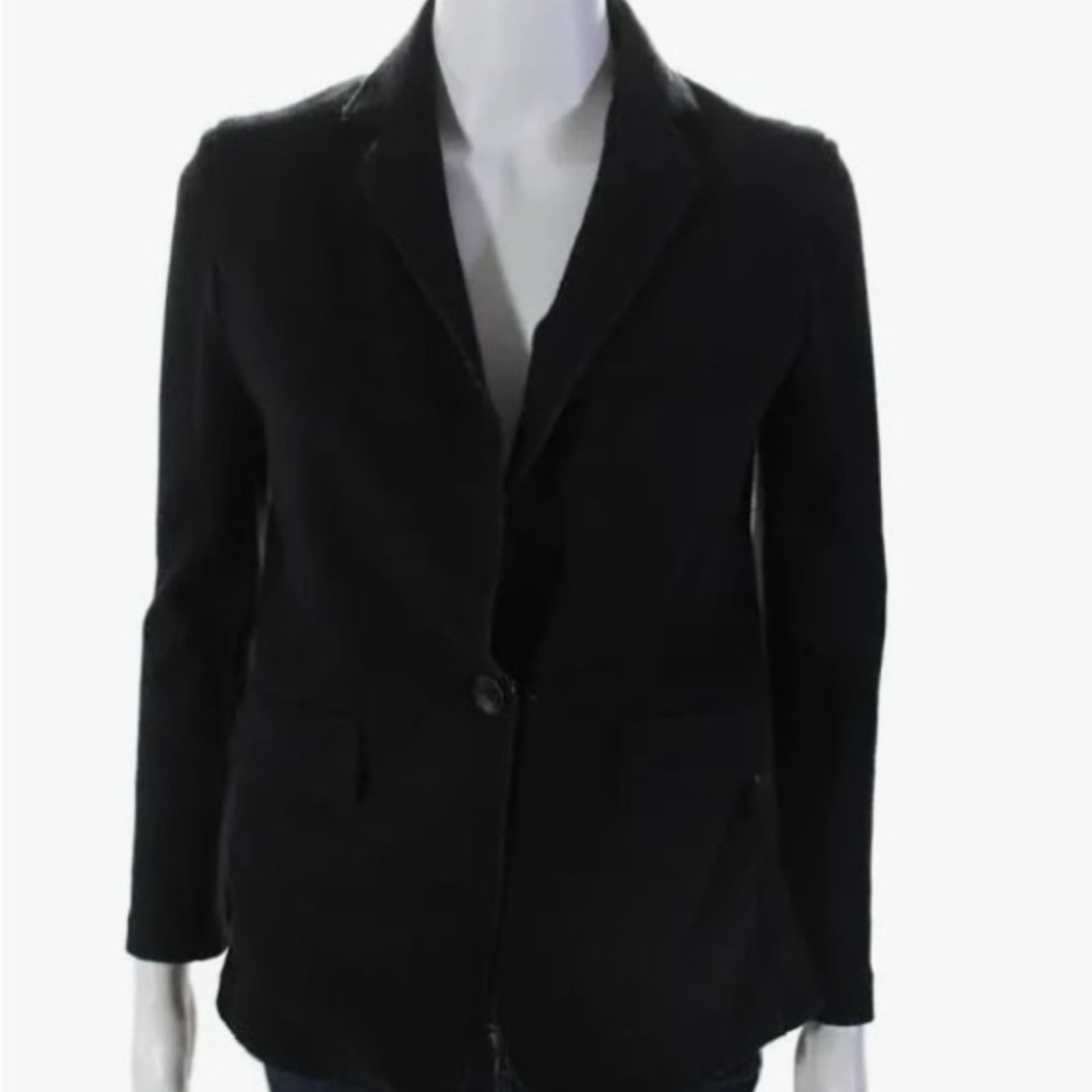 100% wool (so soft) rag & bone sweater w/ collar.
